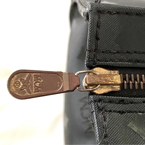 MCM Visetos Tote - Picture 14 of 15